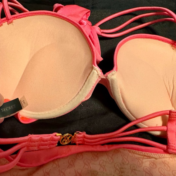 Victoria Secret bombshell bikini - Picture 3 of 4